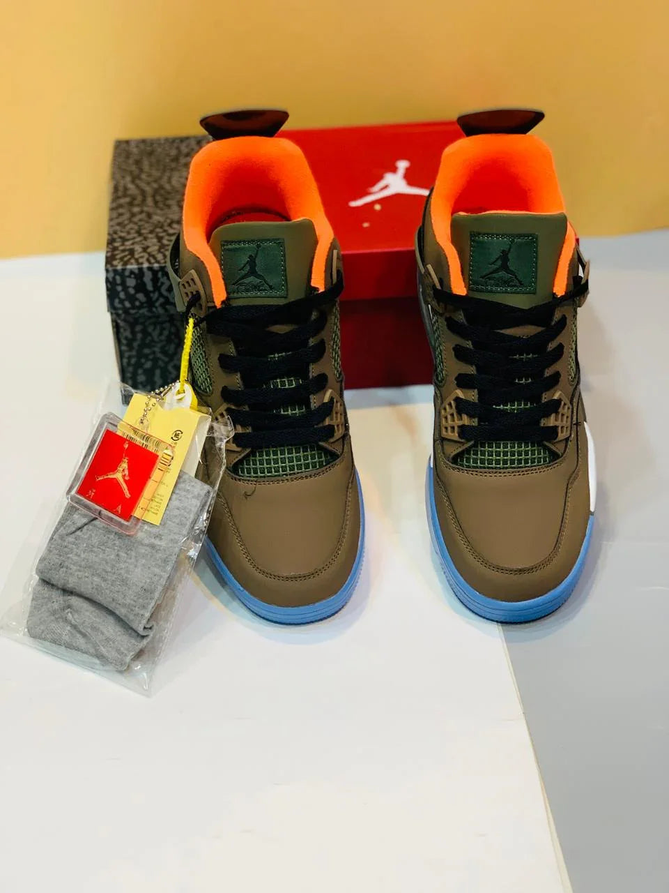 AIR JORDAN 4 - Retro -  Brown with Black